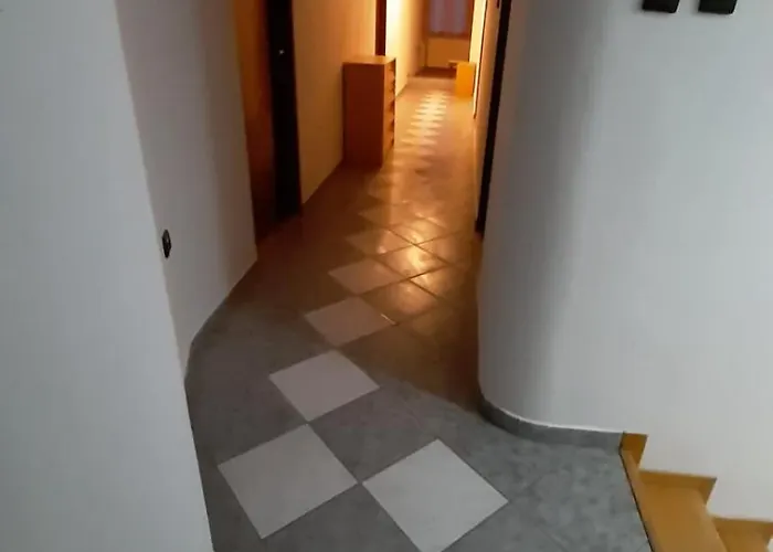 Ubytovanie Zarnovica アパート Žarnovica